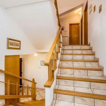 Apartment Karmel Viskovo
